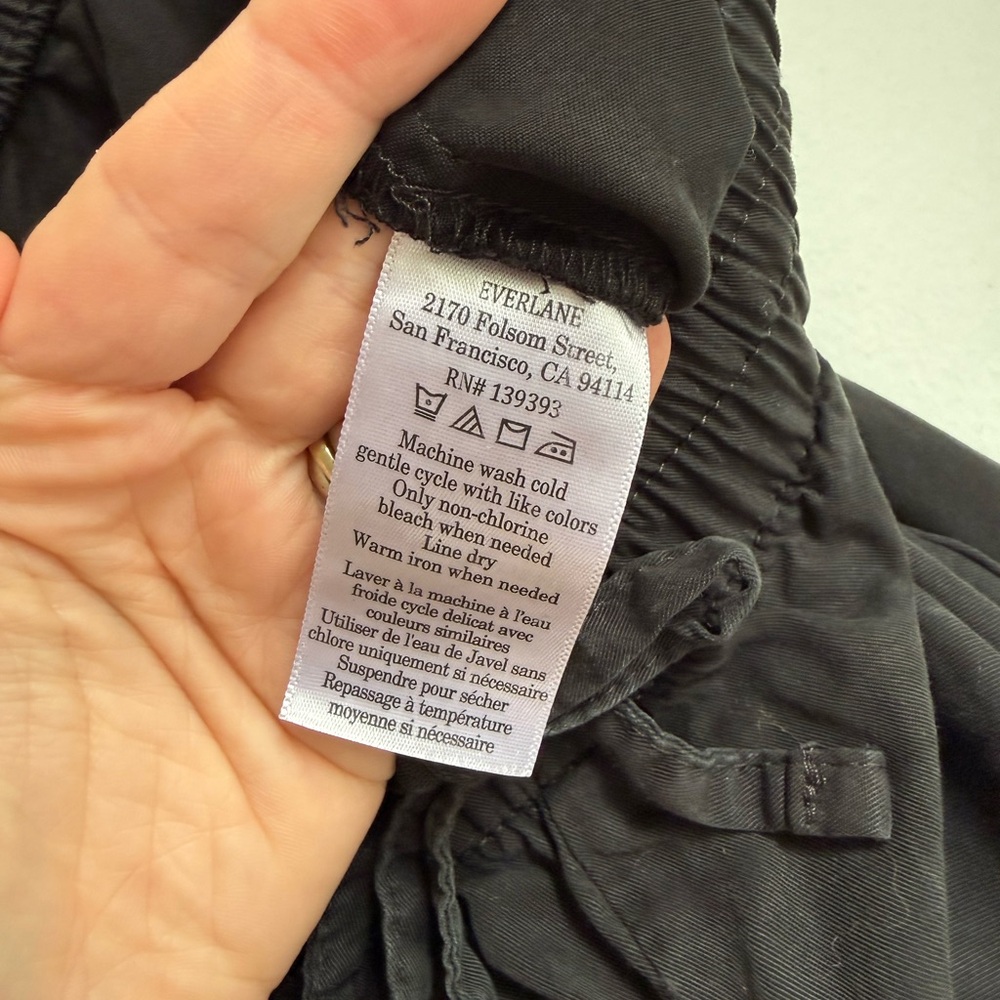 Everlane The Tapered Pant in Butterlite - Black - Picture 6 of 9